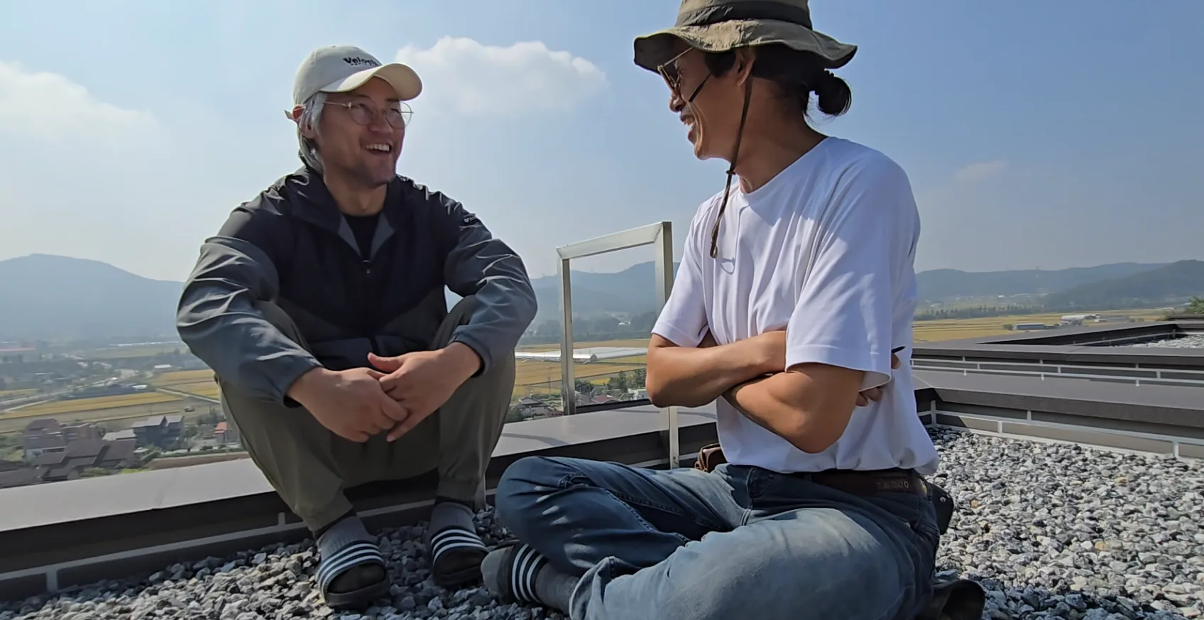 완공 전 건축주와 최소장 지붕샷
