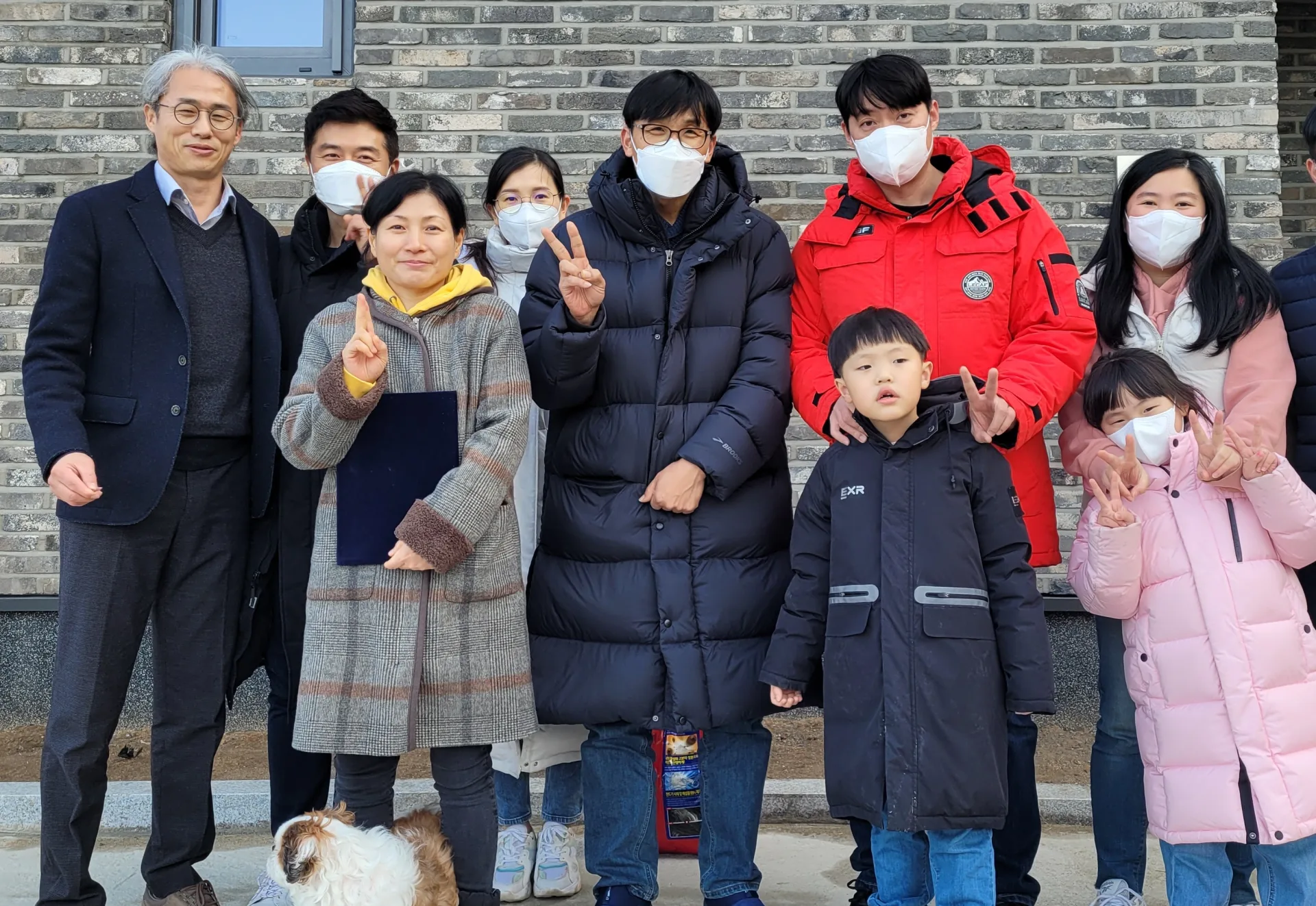 건축주들이 축하해주는 입주식 날